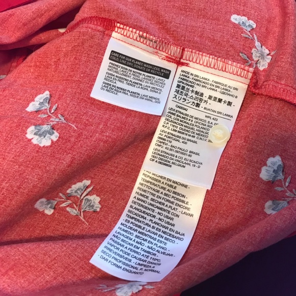 NWT Levi’s red floral viscose wrap top - Picture 13 of 16